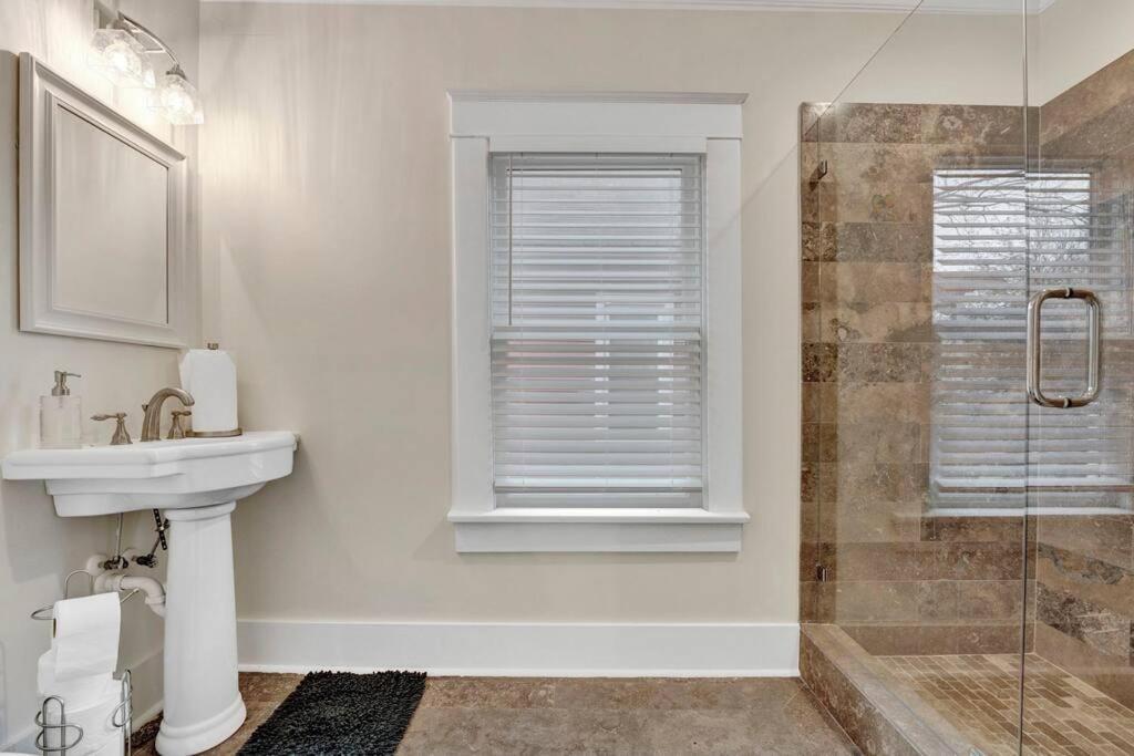 The Victorian - Elegant 3Br Home Near Overton Memphis Esterno foto